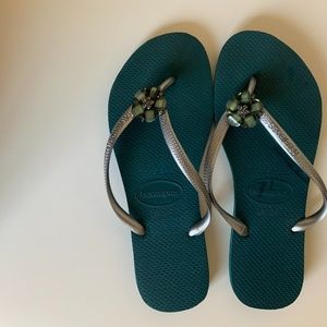 NWOT HAVAIANAS SLIM FLIP FLOPS